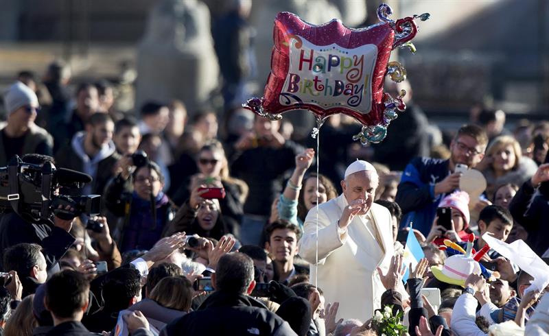 Papa Francisco celebra sus 78 años de vida junto a sus fieles. Foto: EFE