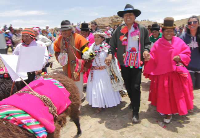 Rituales andinos en la Isla del Sol, solsticio de verano. Foto: ABI