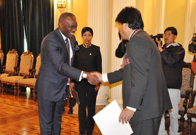 Presidente Morales recibe las cartas credenciales de cuatro embajadores. Foto: ABI