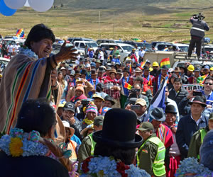 Presidente Evo Morales inaugurando doble vía La Paz - Oruro. Foto: ABI