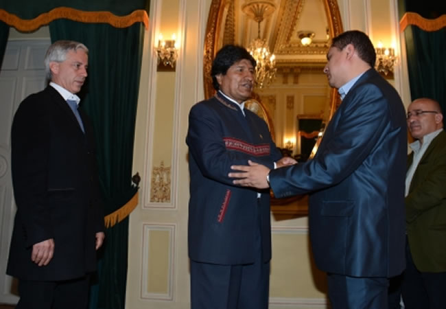 Presidente Evo Morales y nuevo Presidente de YPFB Guillermo Achá. Foto: ABI