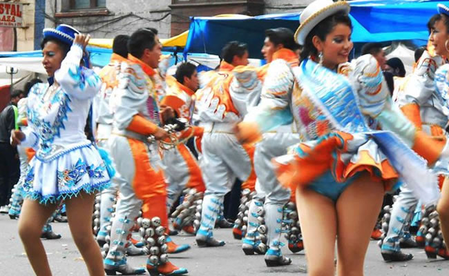 Carnaval paceño se despide con retreta y entierro del pepino. Foto: Twitter