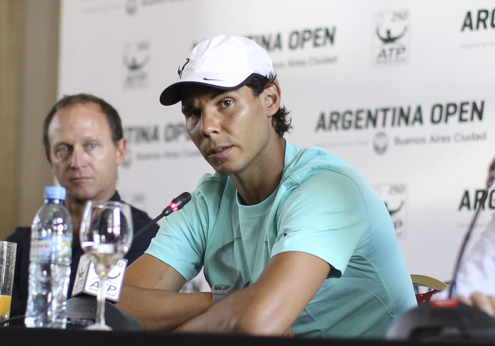 El tenista español Rafael Nadal, actual número 4 del mundo, habla en Buenos Aires. Foto: EFE
