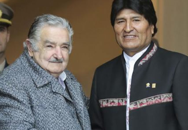 Presidente José Mujica y su homólogo Evo Morales. Foto: EFE