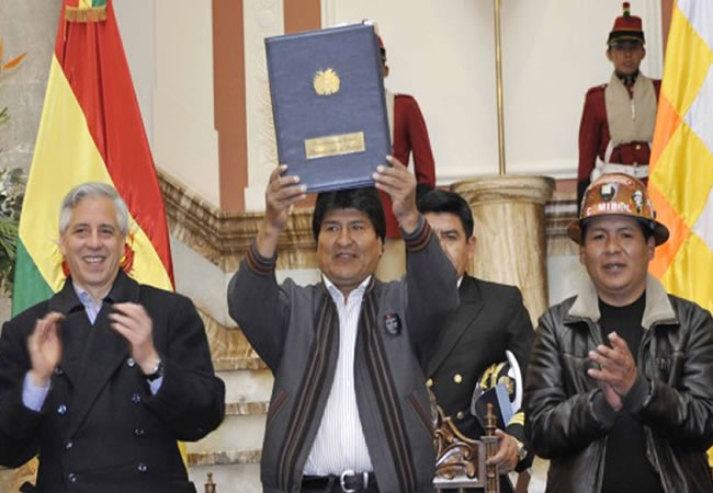 El presidente de Bolivia, Evo Morales, y los líderes de la Central Obrera Boliviana. Foto: ABI