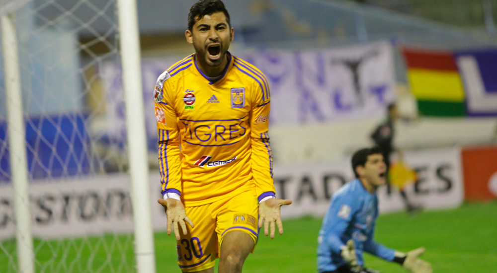 El jugador Amaury Escoto de Tigres, sale a festejar su gol ante San José. Foto: EFE