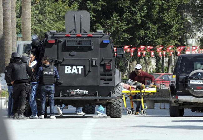 Ataque terrorista perpetrado en el centro de Tunez. Foto: EFE