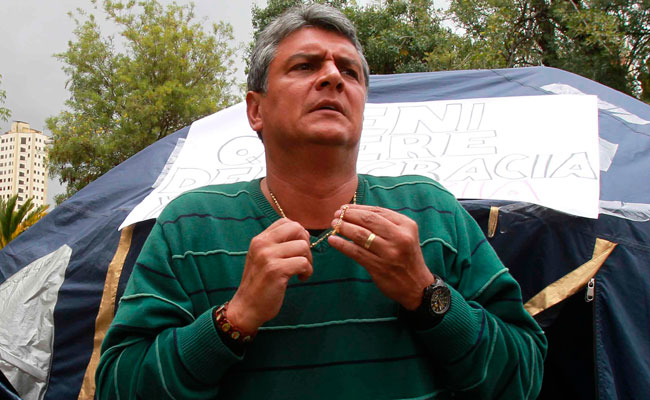 El candidato opositor a la gobernación de Beni, Ernesto Suárez, durante la huelga de hambre, exigiendo que no se le inhabilite en las elecciones. Foto: EFE