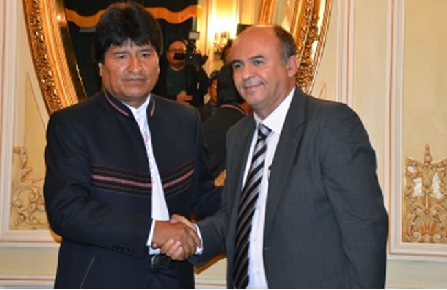 Presidente Evo Morales junto al nuevo Ministro de Defensa Reymi Ferreira. Foto: ABI