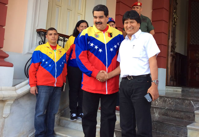 El presidente Evo Morales y su homólogo venezolano Nicolás Maduro. Foto: ABI