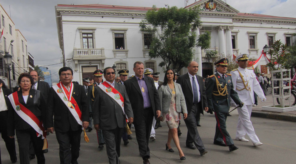 Autoridades nacionales y regionales rinden su homenaje a Tarija en 198 años de su gesta libertaria. Foto: ABI