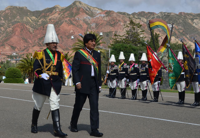 El Presidente Evo Morales participa en el aniversario del Colegio Militar, en la ciudad de La Paz. Foto: ABI