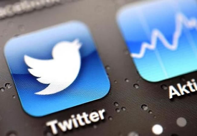 Twitter permite enviar mensajes directos a cualquier usuario. Foto: EFE