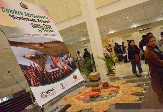 Primer día de la Cumbre Agropecuaria 'Sembrando Bolivia' que se realiza en la ciudad de Santa Cruz. Foto: ABI