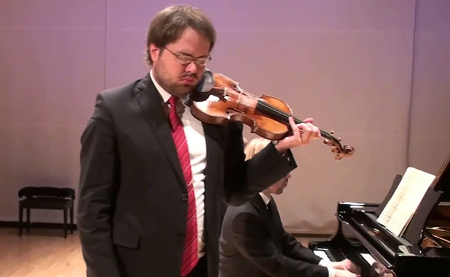 Petteri tiene un "talento virtuoso" al momento de tocar el violín. Foto: Youtube