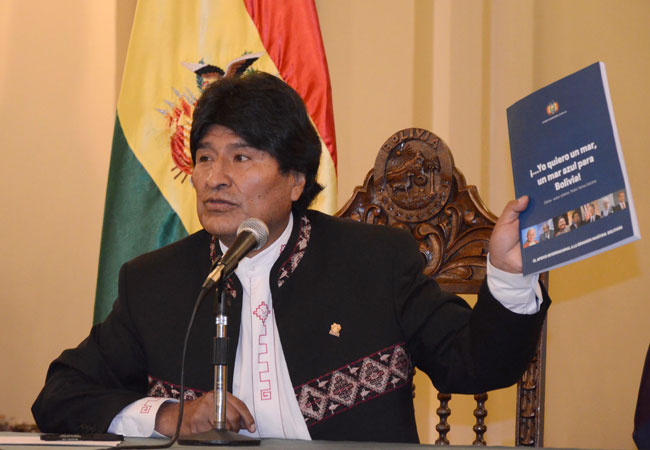 El presidente boliviano, Evo Morales, brindó una conferencia de prensa en la que habló del primer día de alegatos ante la CIJ por la demanda marítima a Chile. Foto: ABI