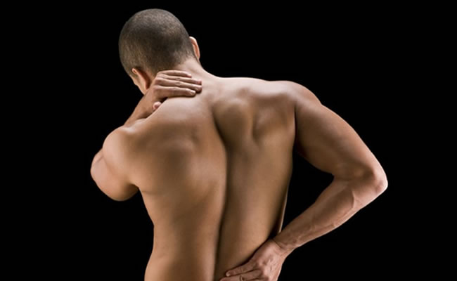 Estas son algunas de las recomendaciones para el dolor de espalda. Foto: EFE