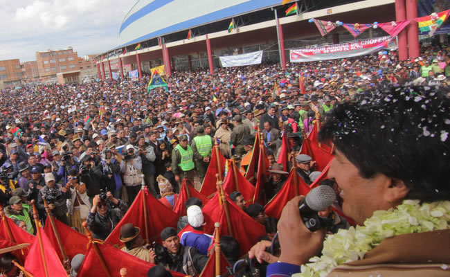 Evo Morales entregó el terminal interprovincial en El Alto. Foto: ABI