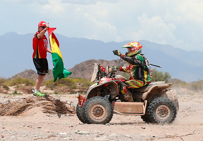 El piloto boliviano Walter Nosiglia, en competencia en el Rally Dakar 2015. Foto: EFE