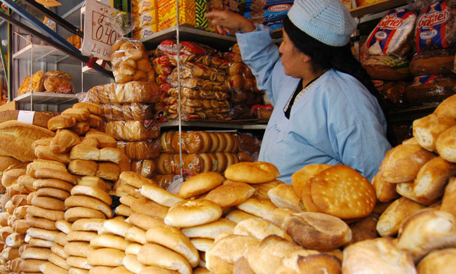 Los panificadores exigen la elevación del precio del pan de batalla. Foto: ABI