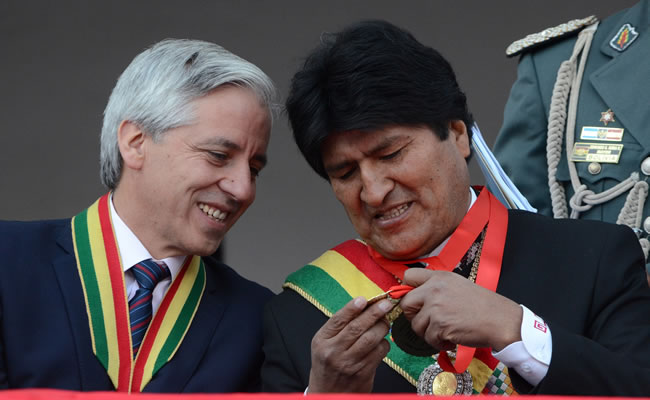 El presidente Evo Morales recibió la llave de oro de la ciudad de Sucre en la Sesión de Honor en conmemoración a los 206 años del grito libertario de Chuquisaca. Foto: ABI