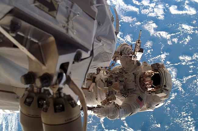 Astronauta en la Estación Espacial Internacional. Foto: EFE