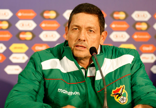 El técnico de la selección de fútbol de Bolivia, Mauricio Soria, durante una conferencia de prensa en Viña del Mar (Chile). Foto: EFE