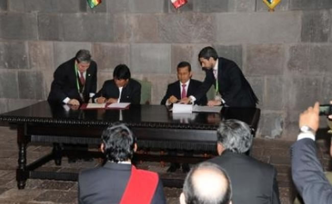 Morales y Humala abordan en Puno agenda bilateral con mar boliviano. Foto: ABI