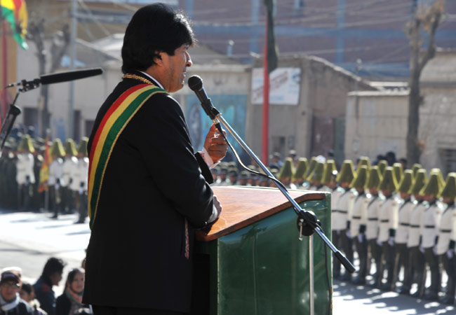 El presidente Evo Morales, da un discurso, durante la celebración del 189 aniversario de la creación de la Policía Boliviana. Foto: ABI