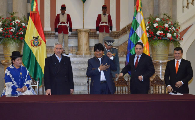 Morales promulga Ley de Conciliación que garantiza la inversión del país. Foto: ABI