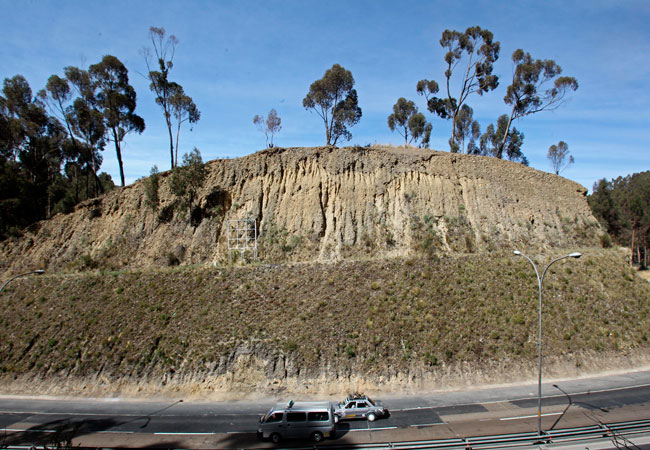 La llamada "Curva del diablo" en la autopista que une las ciudades de La Paz y El Alto. Foto: EFE