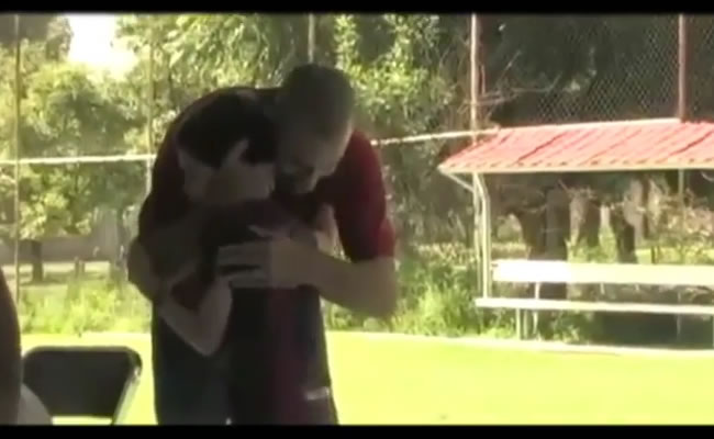El lindo gesto de Javier Mascherano con un fan mexicano. Foto: Youtube