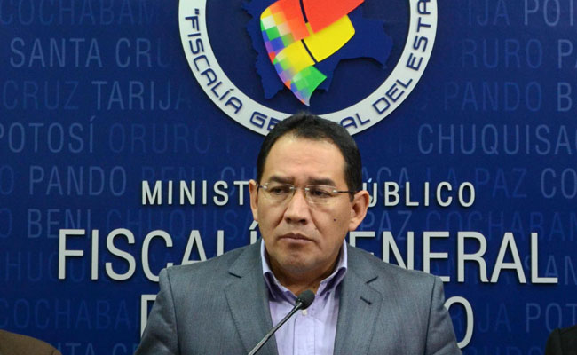 El Fiscal General del Estado, Ramiro Guerrero, en conferencia de prensa se refiere al caso de Carlos Chávez y Alberto Lozada. Foto: ABI