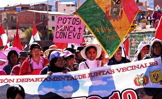 En la protesta se le exigió a Evo Morales atención a las demandas. Foto: EFE