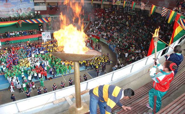 Morales destacó el esfuerzo y la preparación de los competidores cochabambinos. Foto: ABI