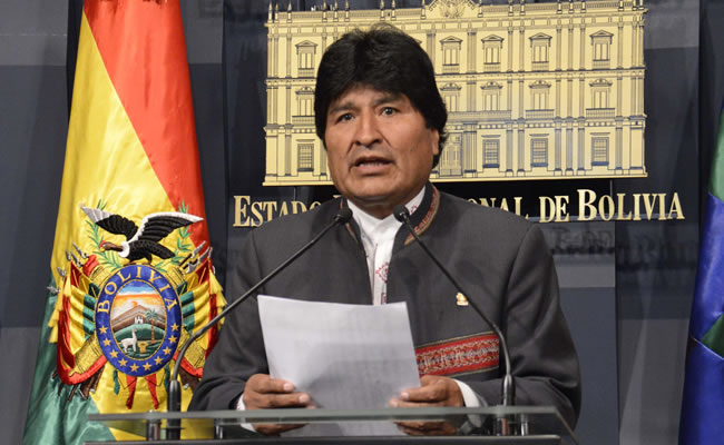 Evo Morales asegura que crisis en el precio del petróleo se compensa con inversión. Foto: ABI