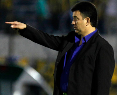 Julio César Baldivieso, técnico de la selección de Bolivia. Foto: EFE