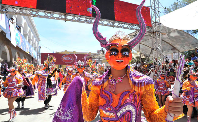 Baile de la Diablada en la fastuosa entrada del Carnaval de Oruro. Foto: ABI