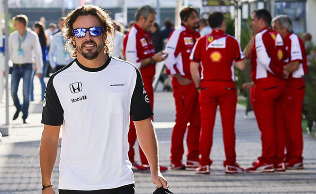 Fernando Alonso seguirá dos temporadas más con McLaren. Foto: EFE