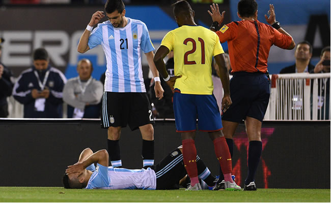 El Kun’ Agüero estará un mes de baja por la lesión que sufrió frente a Ecuador. Foto: EFE