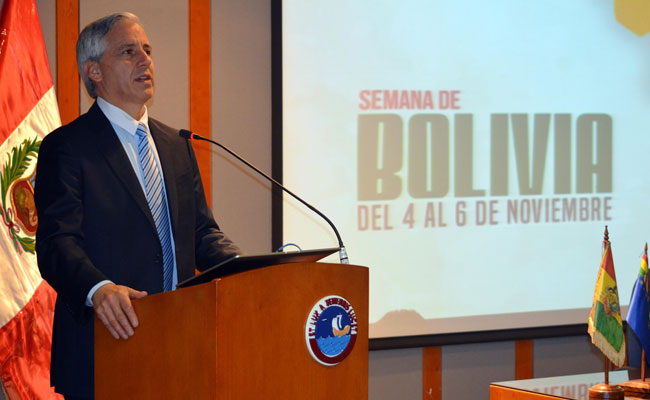 El vicepresidente Álvaro García Linera en una charla durante la "Semana de Bolivia" que organiza la Universidad Católica de Perú. Foto: ABI