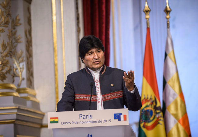 El presidente Evo Morales, durante una rueda de prensa que ofreció junto a su homólogo francés, François Hollande, celebrada en el Palacio del Elíseo en París (Francia). Foto: EFE