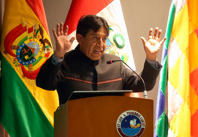 El ministro de Relaciones Exteriores David Choquehuanca, en la conferencia "Vivir bien, una filosofía de vida", en Lima Perú. Foto: EFE