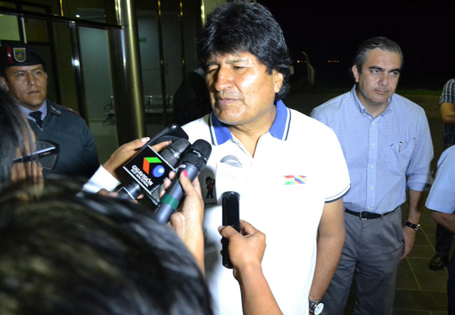 El presidente Evo Morales, momentos antes de partir a Francia, para participar en la Cumbre del Cambio Climático. Foto: ABI