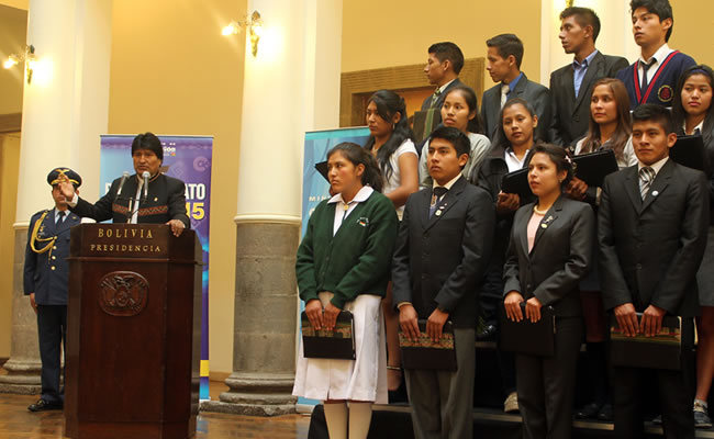 Estudiantes bolivianos fueron premiados. Foto: ABI