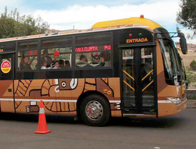 Bus PumaKatari. Foto: EFE