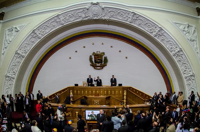 Se declaró en "desacato" al nuevo Parlamento liderado por opositores. Foto: EFE