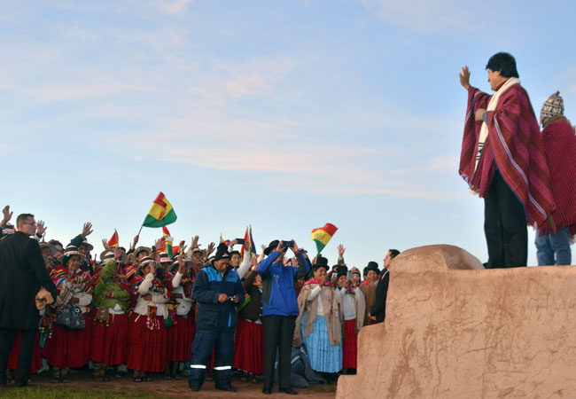 El Presidente Evo Morales, junto al Vicepresidente Alvaro Garcia L. y todo el gabinete ministerial celebraron en Tihuanacu los 10 años de Gobierno. Foto: ABI