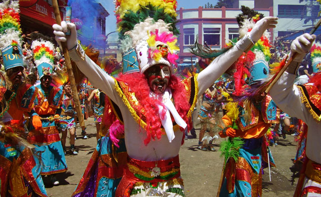 Baile Tobas en el Carnaval de Oruro. Foto: ABI