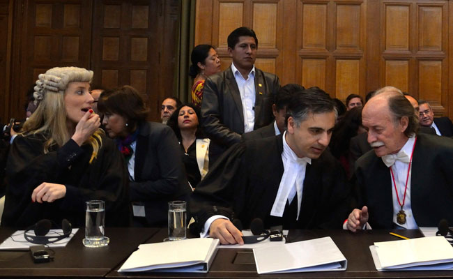 Juristas del equipo internacional de la demanda marítima boliviana contra Chile ante la CIJ. Foto: EFE